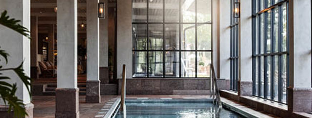 Inomhuspool i hotellets spa